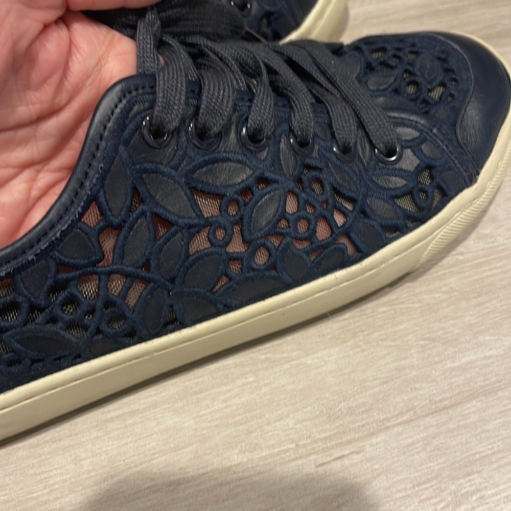 Tory Burch laser cut sneakers - Picture 5 of 7